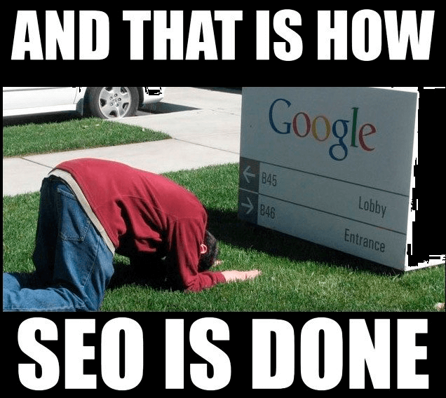 Meme SEO hombre haciendo reverencia rótulo Google